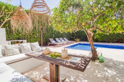 Luxury villa with pool and sea views in Santa Ana, Es Castell
