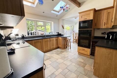 Open Plan Breakfast Kitchen