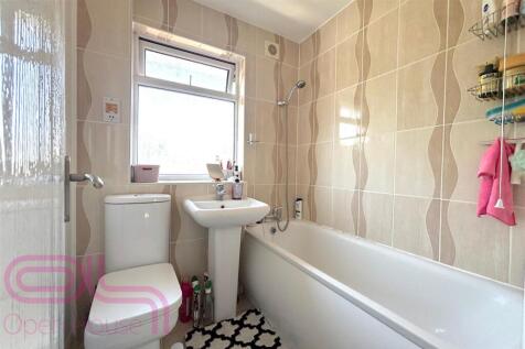 Heathlands Way - Bathroom.jpg