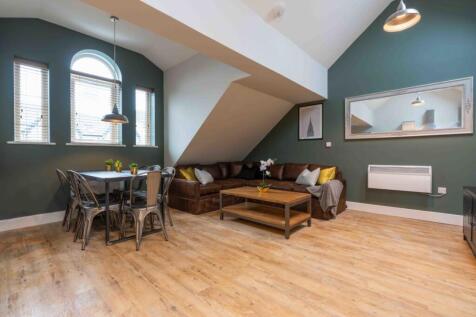 Flat 2, 126 Walter Road Living room 4