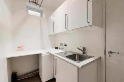 Hermitage Close, E18