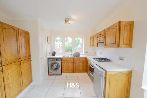 16 Queen Court - Kitchen.jpg