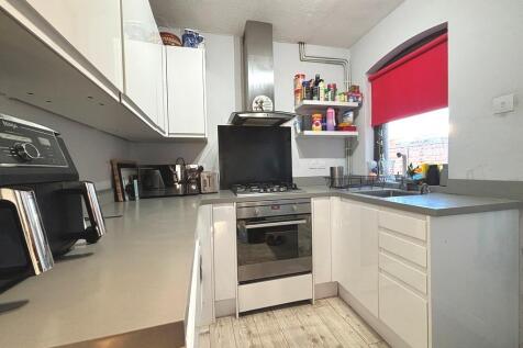 Kitchen (2).JPG