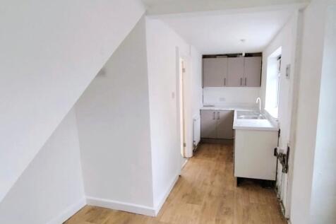 Knaton Road, Carlton-in-Lindrick, Worksop, S81 photo 3
