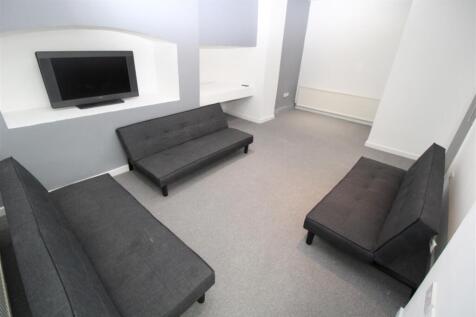 71P - Living Room.jpg