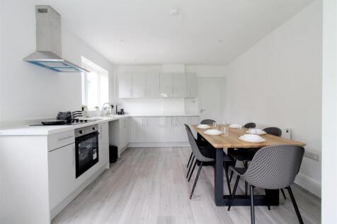 2 Kitchen.jpg