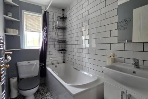 Wades Avenue, Nottingham, NG7 photo 3