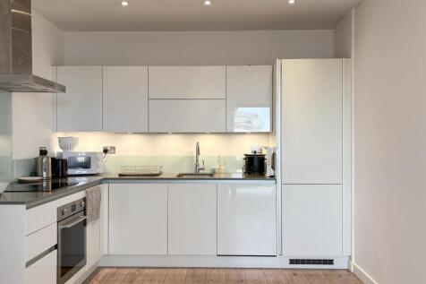 Flat for Sale in Beckton E6 by Barrain london Esta