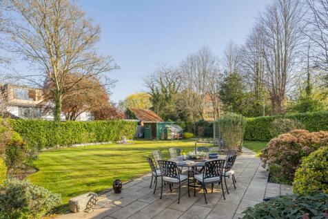 Immaculate Rear Garden