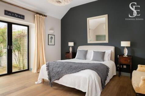 Principle bedroom