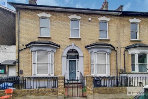 5 bedroom Apartment for rent