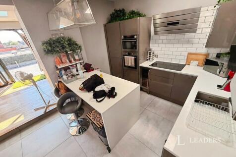 Cathedral View, The Penthouse, Wentworth Street, PE1 photo 3