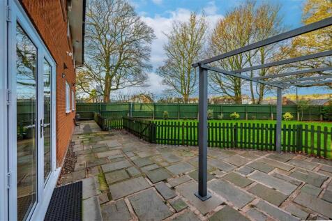 Rear patio and arden SAPL3757-20251124-DxO_DeepPRI