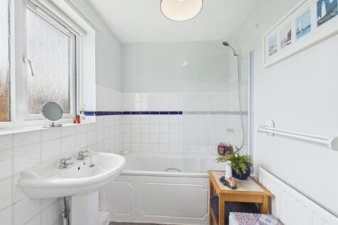 Bathroom 2.jpg