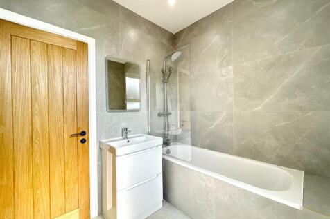 Bathroom 2.jpg