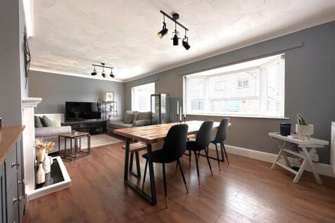 Generous Lounge/Diner 104