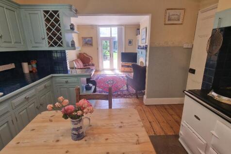 Kitchen to Snug