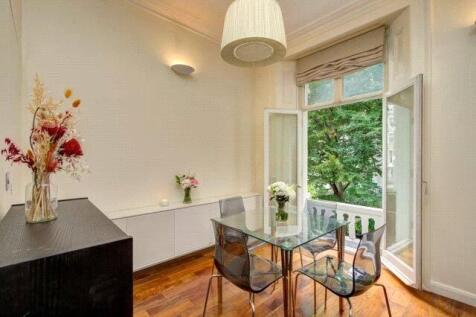 Living/Dining Area