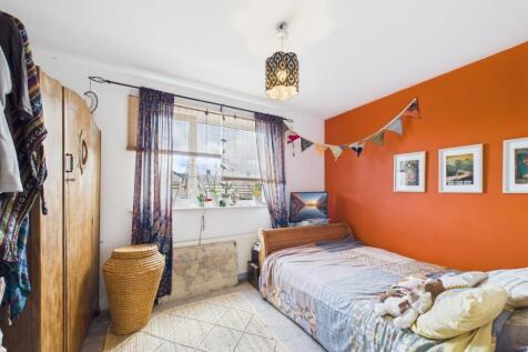 CAM02093G0-PR0053-STILL025