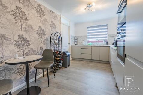 KITCHEN BREAKFAST ROOM