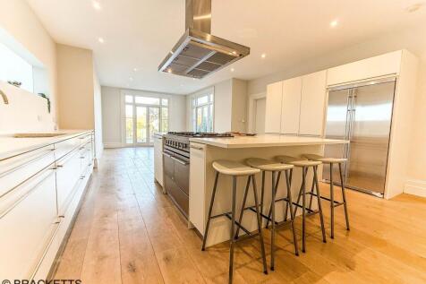 KITCHEN LIVING DINING ROOM WITH DOORS TO GARDEN