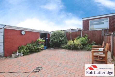 ENCLOSED REAR GARDEN