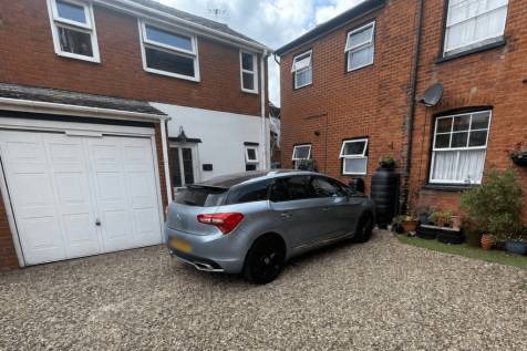 2 Bedroom First Floor Apartment for Rent- Felixst
