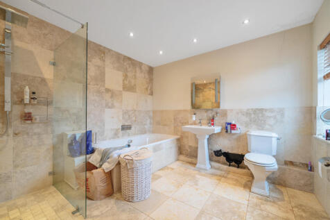 Principal Bedroom En Suite