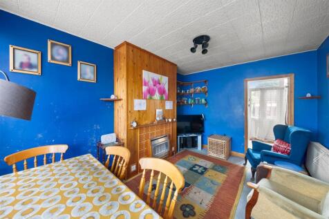 Living Room..jpg
