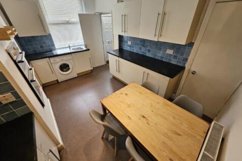 Beechwood Grove, Burley, LEEDS, LS4 2LT photo 4