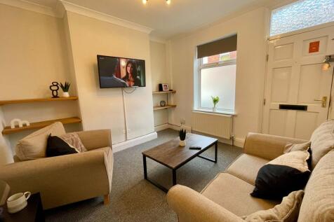 22 Grace Street - Living Room.jpeg