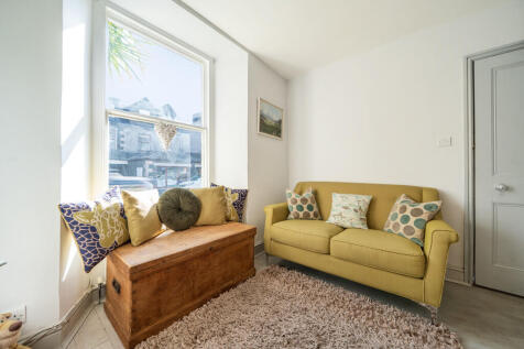 Sitting/Dining Ro...