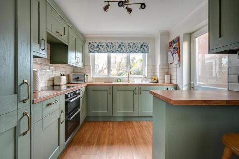 Kitchen 2.jpg