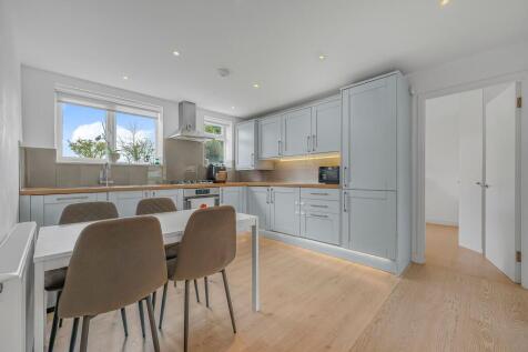 Eat-in Kitchen 1