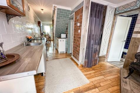 ALTERNATE VIEW OF KITCHEN AREA
