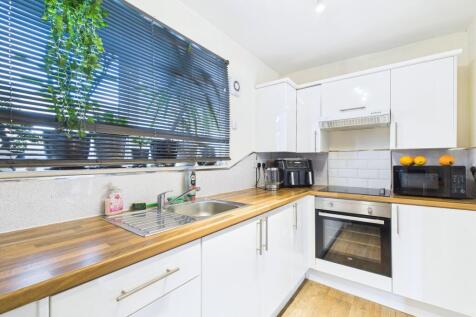 CAM01909G0-PR0432-STILL004