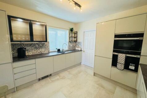 Breakfasting Kitchen