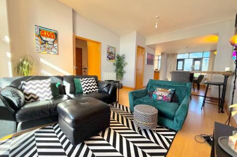 3-bed apartment on Canute Road, Charter House, SO14, £1,850/mo