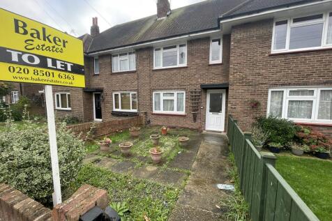 2-bed flat on Chelmsford Avenue, Romford, Havering, £1,600/mo