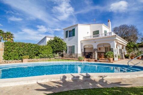 Country house with pool in Trebaluger