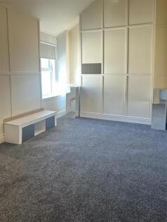 Third floor flat, 32 North Quay-1.jpg
