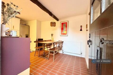 Kitchen / Dining Area