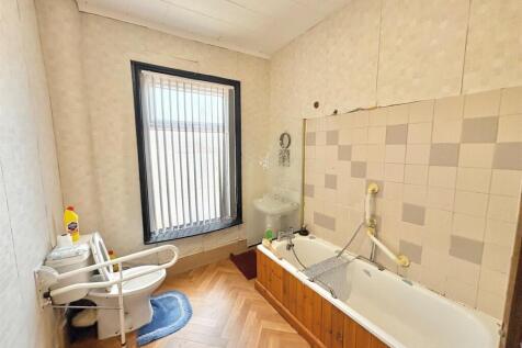 Bathroom.jpg