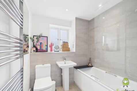 EweMove Estate Agents Basingstoke - Coliseum Court