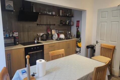 Well-equipped open kitchen with integrated oven...