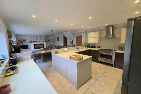 LOUNGE/DINER/KITCHEN