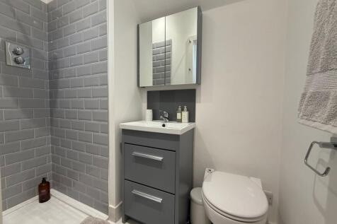 Ensuite to bedroom 3