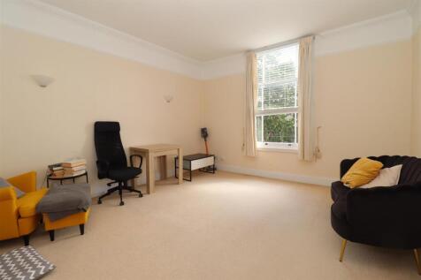 Hyde House, Kenilworth photo 4