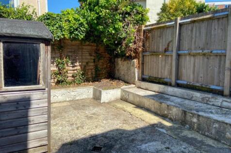 3 Elm Grove Outside Area