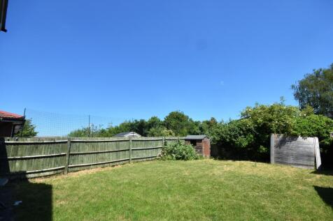Redwood Drive, Aylesbury, HP21 photo 3